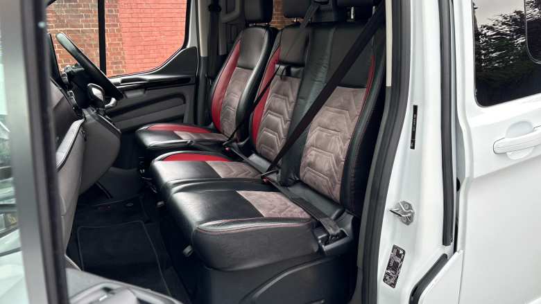 Ford Transit Custom 300 L2 Diesel Fwd 2.0 EcoBlue 170ps Low Roof D/Cab Limited Van Auto